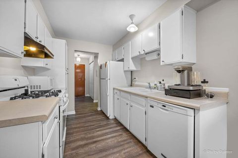 Tiny photo for 1311 S Finley Road #104, Lombard, IL 60148 (MLS # 12519707)