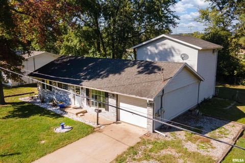 Tiny photo for 1206 W Goodall Street, Marion, IL 62959 (MLS # EB460169)