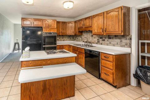 Tiny photo for 1206 W Goodall Street, Marion, IL 62959 (MLS # EB460169)