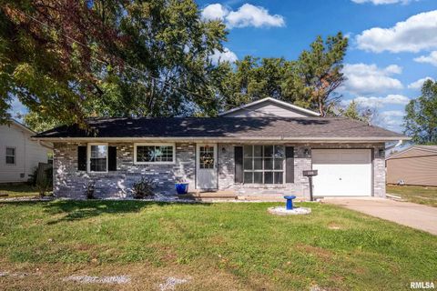 Photo of 1206 W Goodall Street, Marion, IL 62959 (MLS # EB460169)