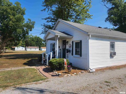Photo of 118 MISSOURI Street, Pinckneyville, IL 62274 (MLS # EB459697)