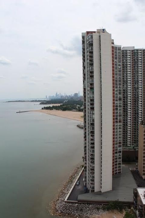 6157 N SHERIDAN Road 3C Chicago IL 60660