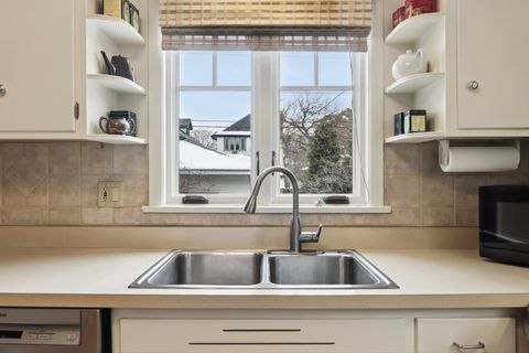 Tiny photo for 608 S Elmwood Avenue, Oak Park, IL 60304 (MLS # 12559094)