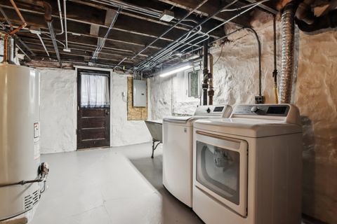 Tiny photo for 608 S Elmwood Avenue, Oak Park, IL 60304 (MLS # 12559094)