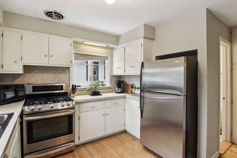 Tiny photo for 608 S Elmwood Avenue, Oak Park, IL 60304 (MLS # 12559094)