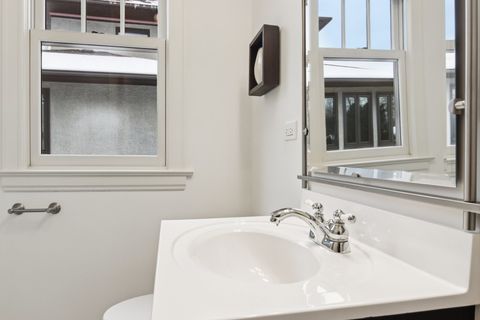 Tiny photo for 608 S Elmwood Avenue, Oak Park, IL 60304 (MLS # 12559094)