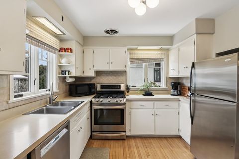 Tiny photo for 608 S Elmwood Avenue, Oak Park, IL 60304 (MLS # 12559094)