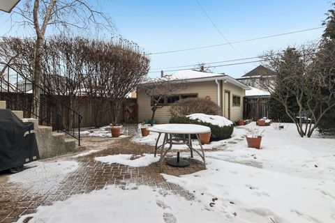 Tiny photo for 608 S Elmwood Avenue, Oak Park, IL 60304 (MLS # 12559094)