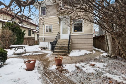 Tiny photo for 608 S Elmwood Avenue, Oak Park, IL 60304 (MLS # 12559094)