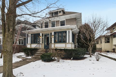 Tiny photo for 608 S Elmwood Avenue, Oak Park, IL 60304 (MLS # 12559094)