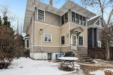 Tiny photo for 608 S Elmwood Avenue, Oak Park, IL 60304 (MLS # 12559094)