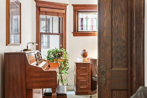 Tiny photo for 608 S Elmwood Avenue, Oak Park, IL 60304 (MLS # 12559094)