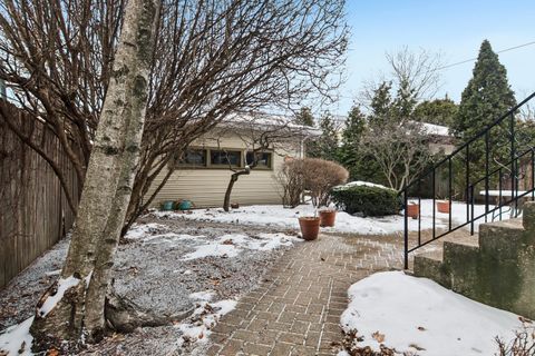 Tiny photo for 608 S Elmwood Avenue, Oak Park, IL 60304 (MLS # 12559094)