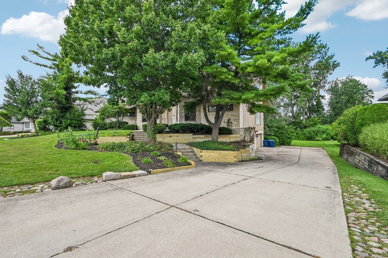 8420 Evergreen Lane