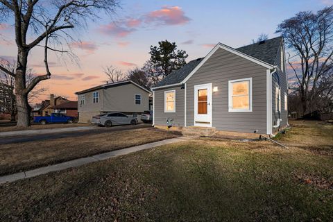 Photo of 349 S Lake Street, Grayslake, IL 60030 (MLS # 12572795)