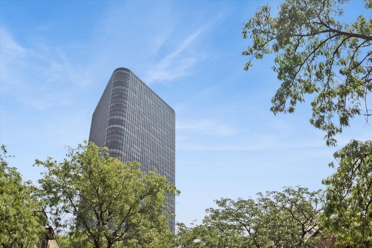 5415 N Sheridan Road 3407