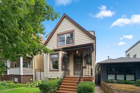 Photo of 1946 W SUMMERDALE Avenue, Chicago, IL 60640 (MLS # 12709165)