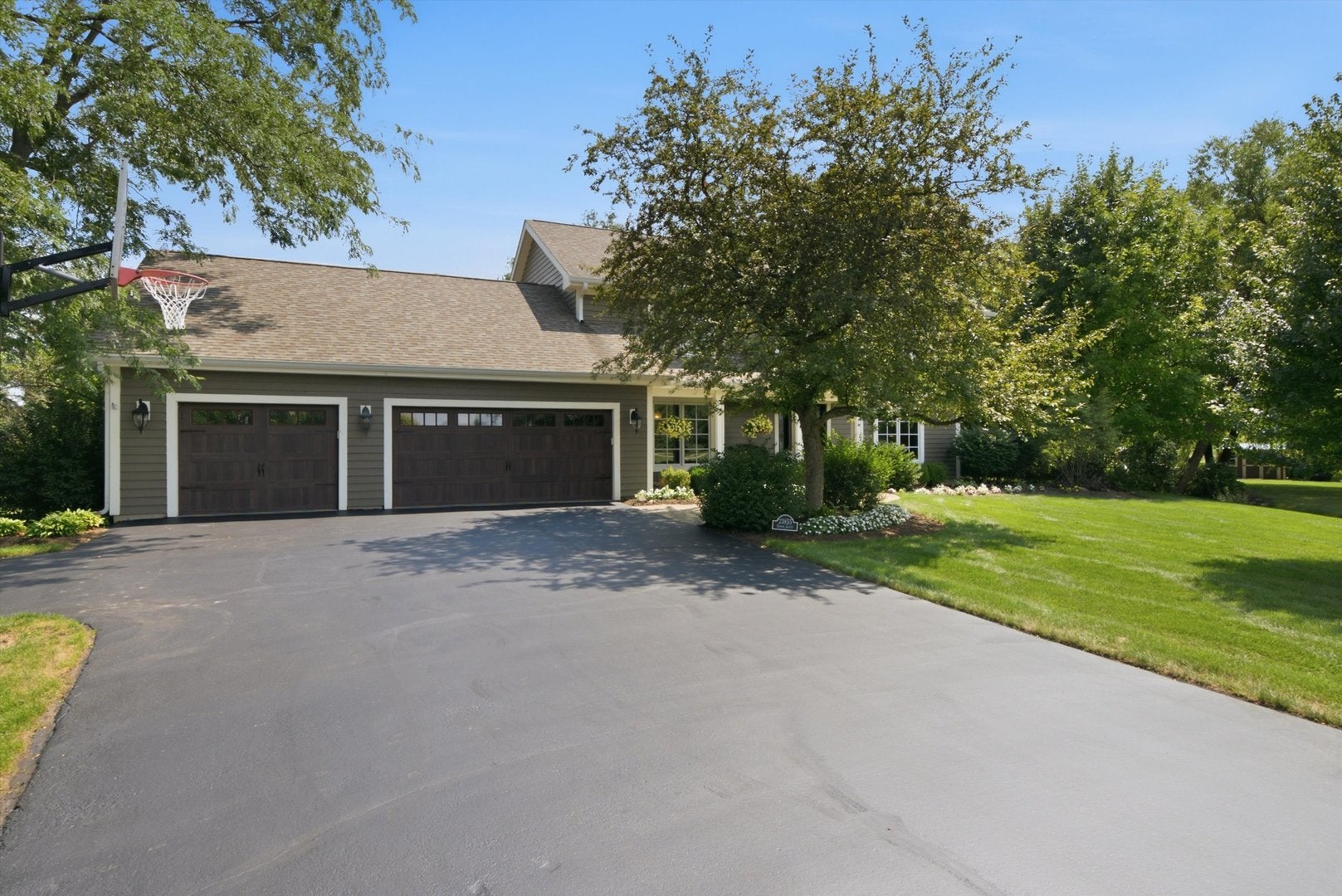 23855 W Sarah Court