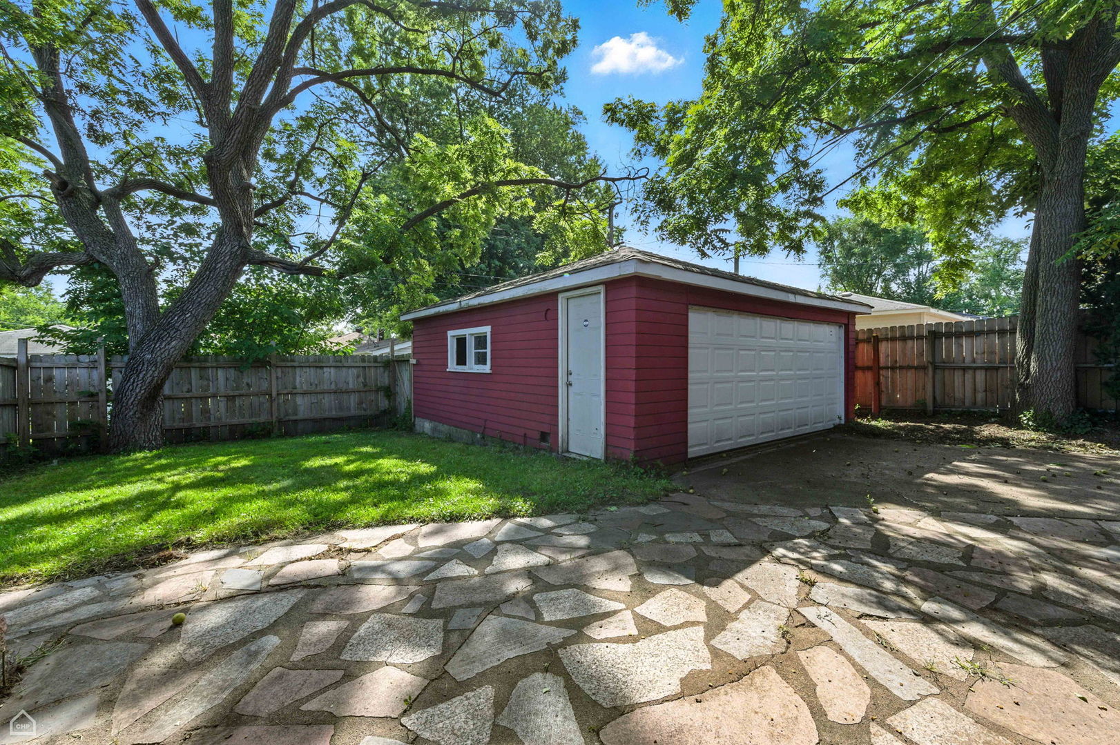 14635 Woodlawn Avenue