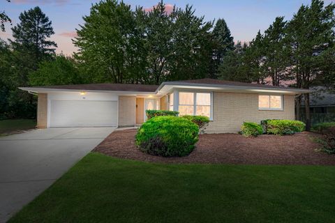Photo of 92-88 N AIRLITE Street, Elgin, IL 60123 (MLS # 12477649)