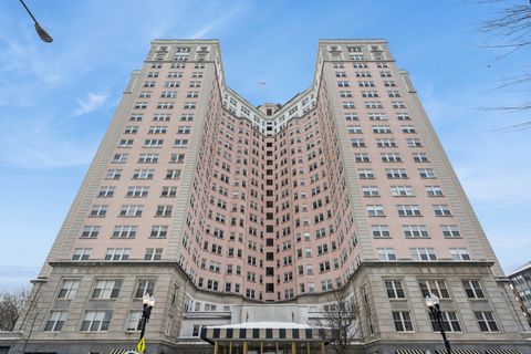 5555 N Sheridan Road 602 Chicago IL 60640