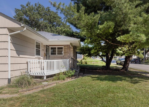 Photo of 2408 Madison Street, Davenport, IA 52804 (MLS # 12753435)