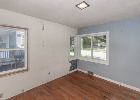 Tiny photo for 2408 Madison Street, Davenport, IA 52804 (MLS # 12753435)