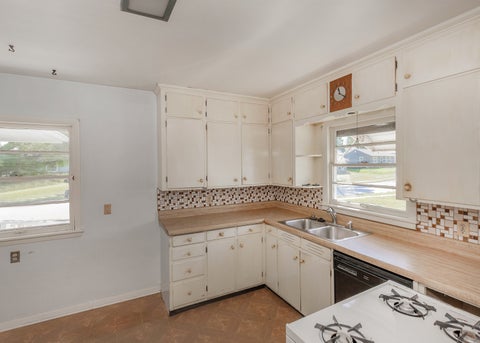 Tiny photo for 2408 Madison Street, Davenport, IA 52804 (MLS # 12753435)