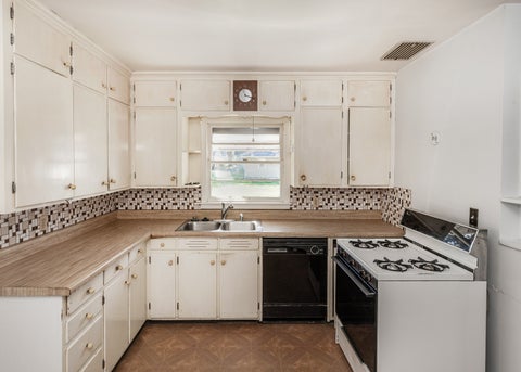 Tiny photo for 2408 Madison Street, Davenport, IA 52804 (MLS # 12753435)