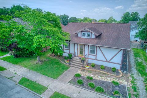 Tiny photo for 2036 SPRUCE Street, Murphysboro, IL 62966 (MLS # 100000352)