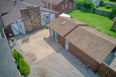 Tiny photo for 2036 SPRUCE Street, Murphysboro, IL 62966 (MLS # 100000352)