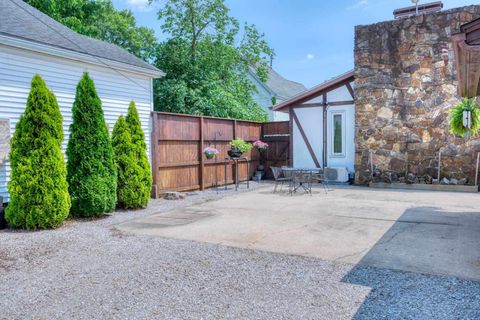 Tiny photo for 2036 SPRUCE Street, Murphysboro, IL 62966 (MLS # 100000352)