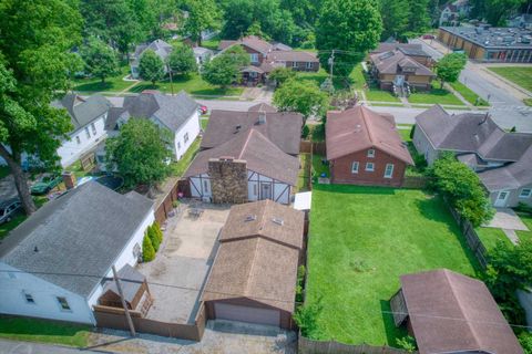 Tiny photo for 2036 SPRUCE Street, Murphysboro, IL 62966 (MLS # 100000352)