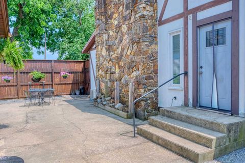 Tiny photo for 2036 SPRUCE Street, Murphysboro, IL 62966 (MLS # 100000352)