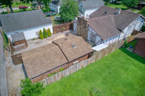 Tiny photo for 2036 SPRUCE Street, Murphysboro, IL 62966 (MLS # 100000352)