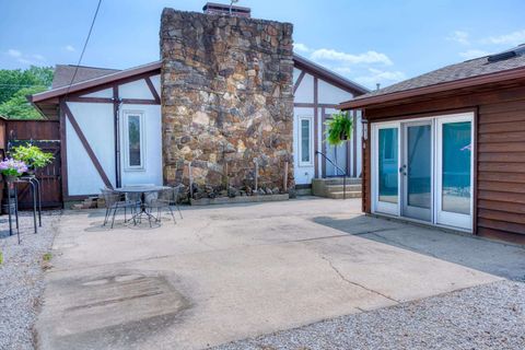 Tiny photo for 2036 SPRUCE Street, Murphysboro, IL 62966 (MLS # 100000352)