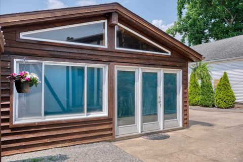 Tiny photo for 2036 SPRUCE Street, Murphysboro, IL 62966 (MLS # 100000352)