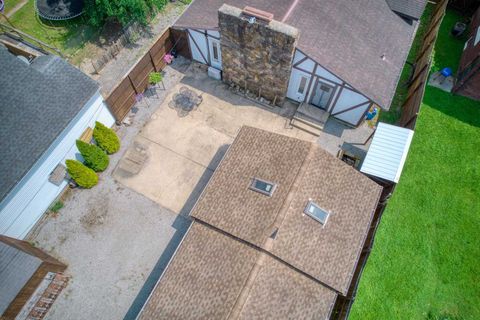 Tiny photo for 2036 SPRUCE Street, Murphysboro, IL 62966 (MLS # 100000352)