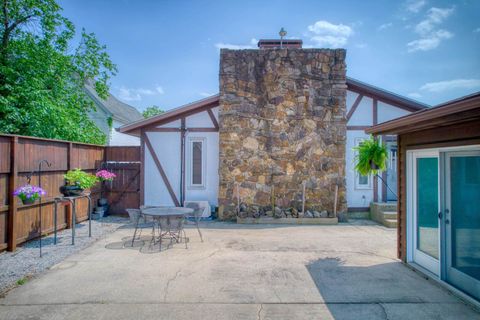 Tiny photo for 2036 SPRUCE Street, Murphysboro, IL 62966 (MLS # 100000352)