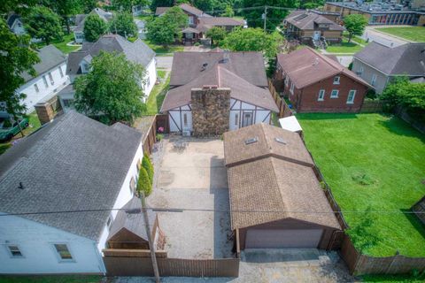 Tiny photo for 2036 SPRUCE Street, Murphysboro, IL 62966 (MLS # 100000352)