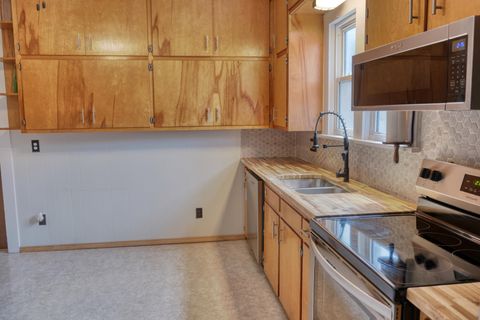 Tiny photo for 2036 SPRUCE Street, Murphysboro, IL 62966 (MLS # 100000352)