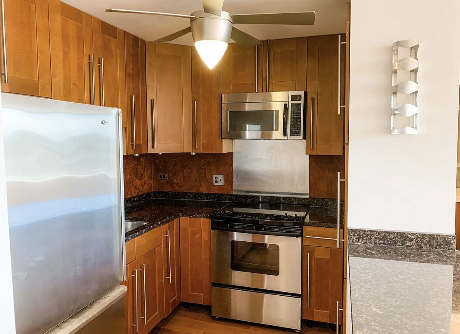 70 W Burton Place 1608