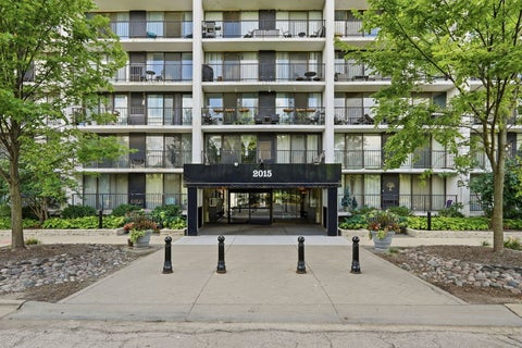 Photo of 2015 S Finley Road #804, Lombard, IL 60148 (MLS # 12747873)