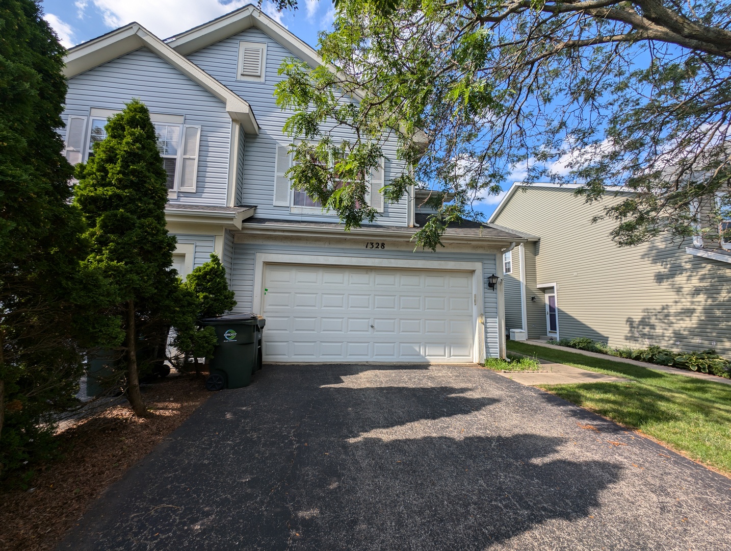 View Mundelein, IL 60060 townhome