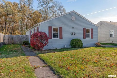 Photo of 1310 39TH Street, Moline, IL 61265 (MLS # QC4269318)