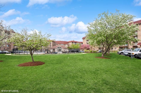 Tiny photo for 1250 Rudolph Road #2B, Northbrook, IL 60062 (MLS # 12497856)