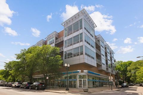 Photo of 3920 N SHERIDAN Road #311, Chicago, IL 60613 (MLS # 12654039)