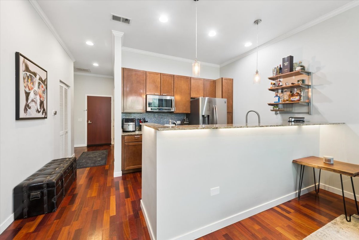 3920 N SHERIDAN Road 311