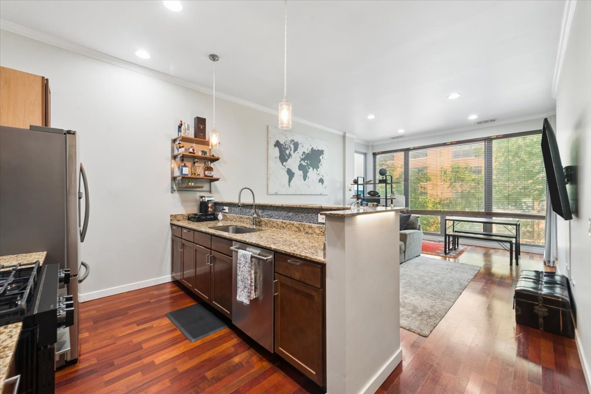 3920 N SHERIDAN Road 311