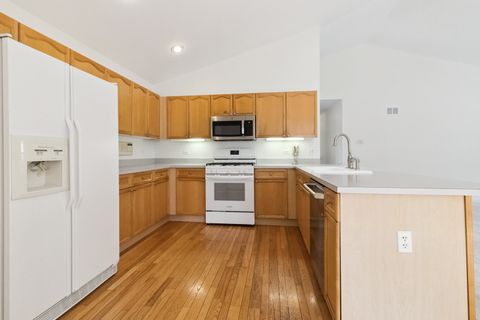 Tiny photo for 2 Melbourne Court, Lake In The Hills, IL 60156 (MLS # 12468155)